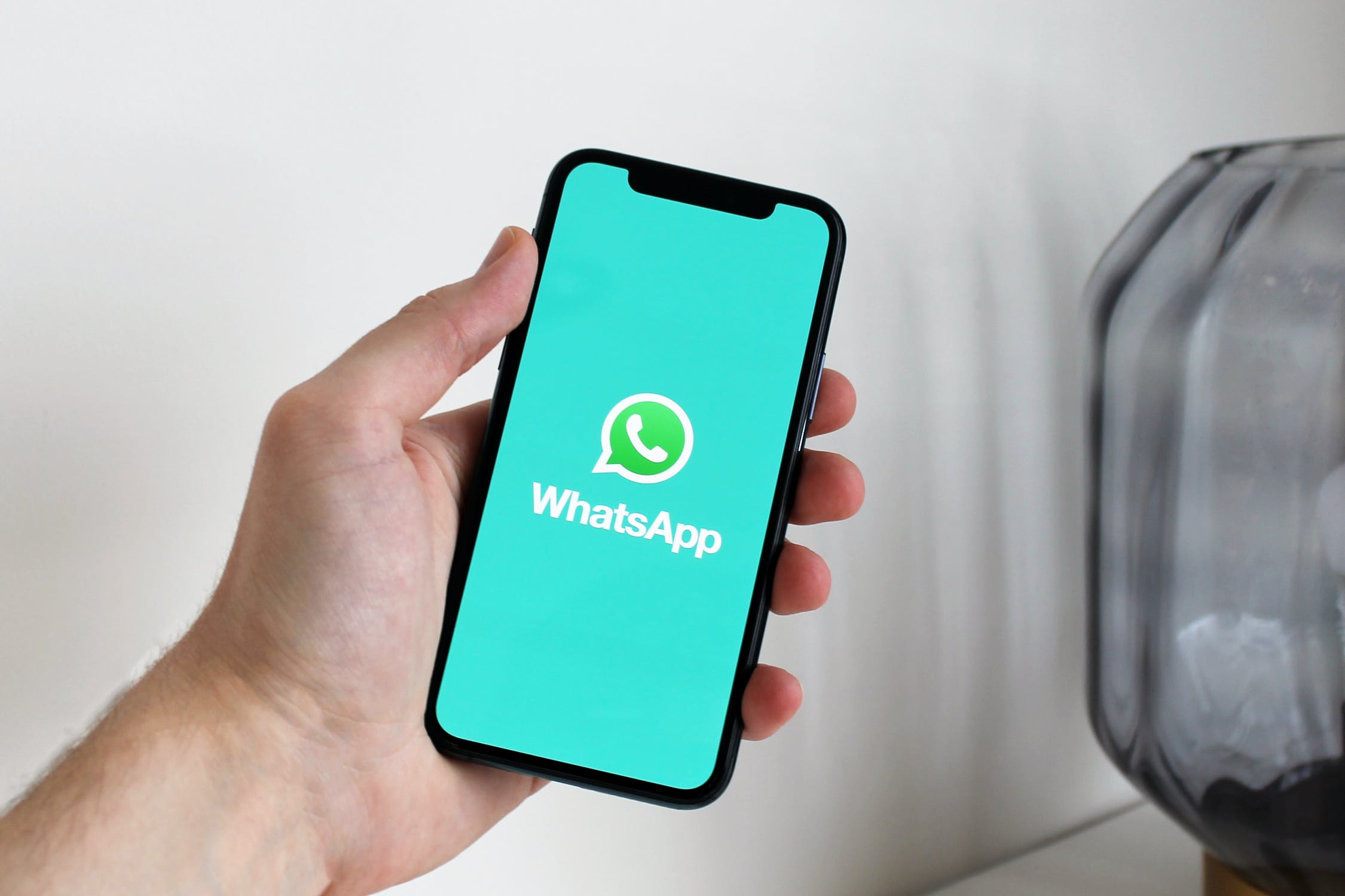 Upcoming 5 New features of Whatsapp: Message Yourself, Blur Image, forward media, and more